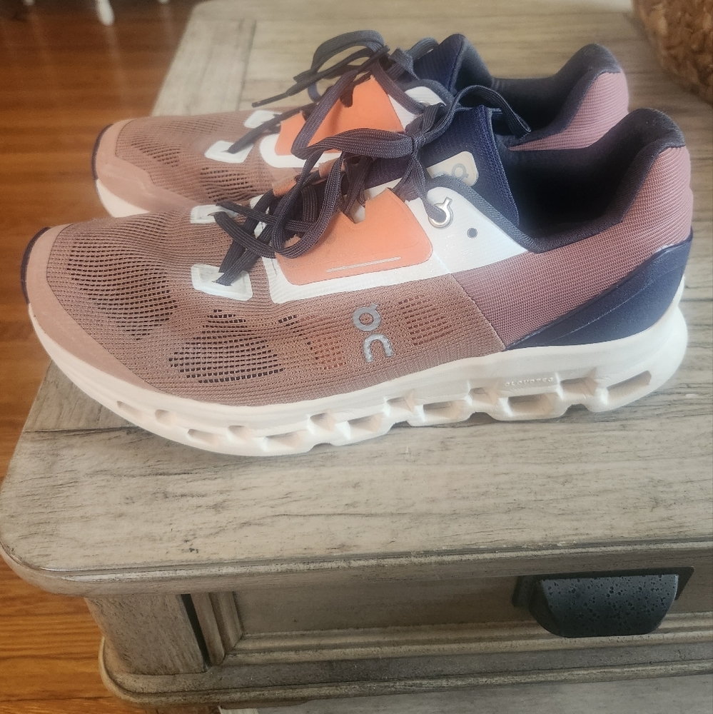 On cloud Cloudstratus size 10